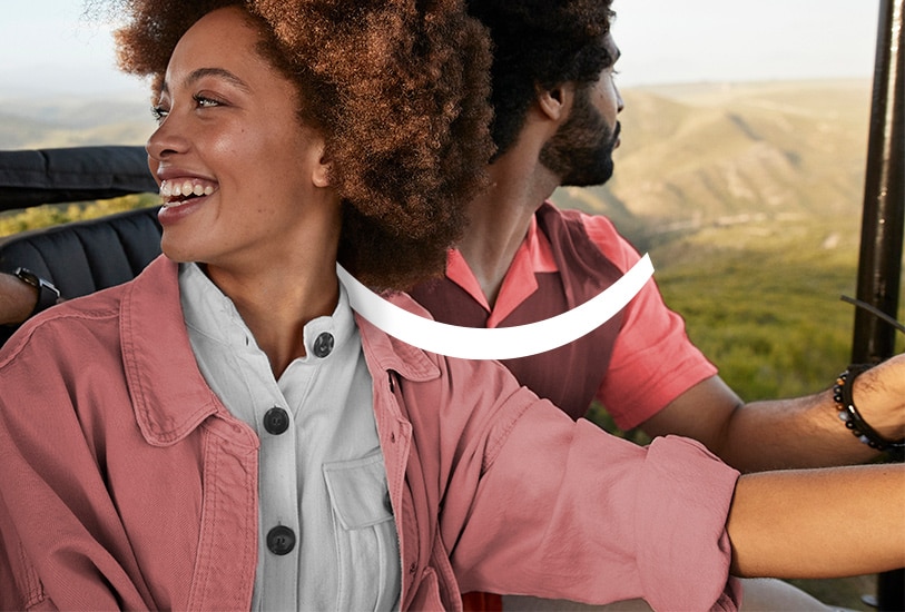 macəra zamanı gülümsəyən cütlük