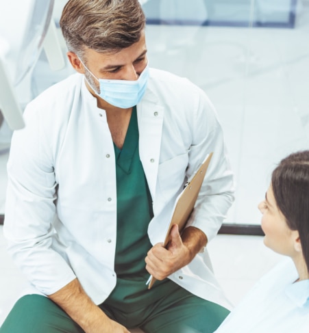 Diş həkimi və onun pasiyenti.  